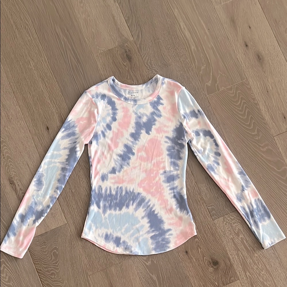 Juniors No Boundaries Tie Dye Longsleeve shirt. Size:M(7-9). Gently Used.